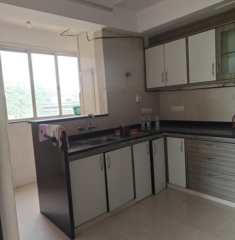 3 BHK Semi Furnished flat in Hiranandani Gardens Powai